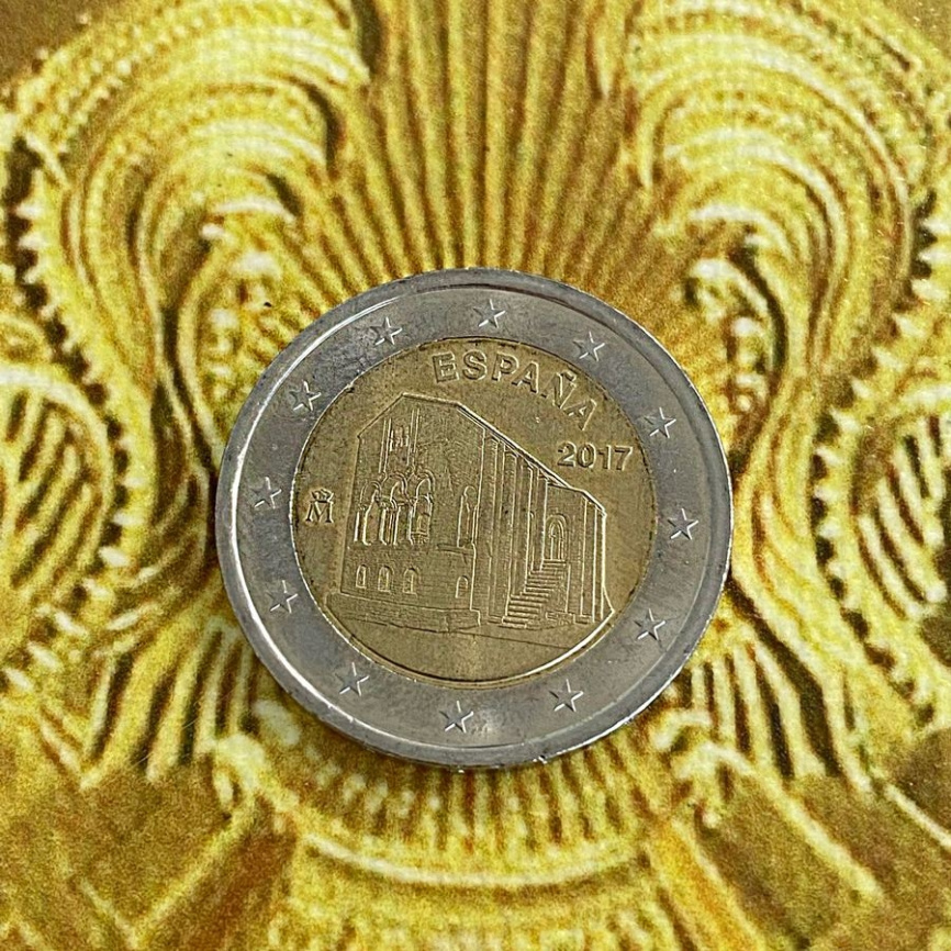 2 евро Испания 2017 - Церковь Санта-Мария-дель-Наранко фото 3