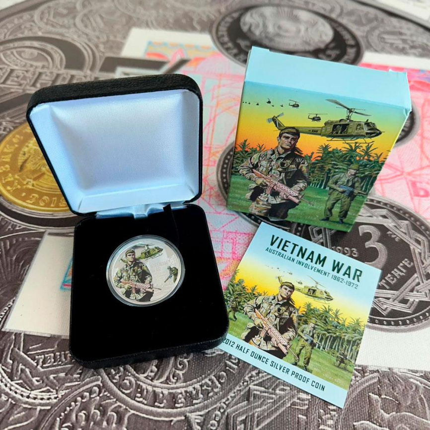 Вьетнамская война. Участие Австралии 1962-1972 - о.Ниуэ, 1/2 oz, 2012 фото 2