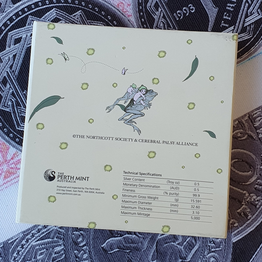 Три малыша Snugglepot and cuddlepie - монета в альбоме для новорожденного фото 9