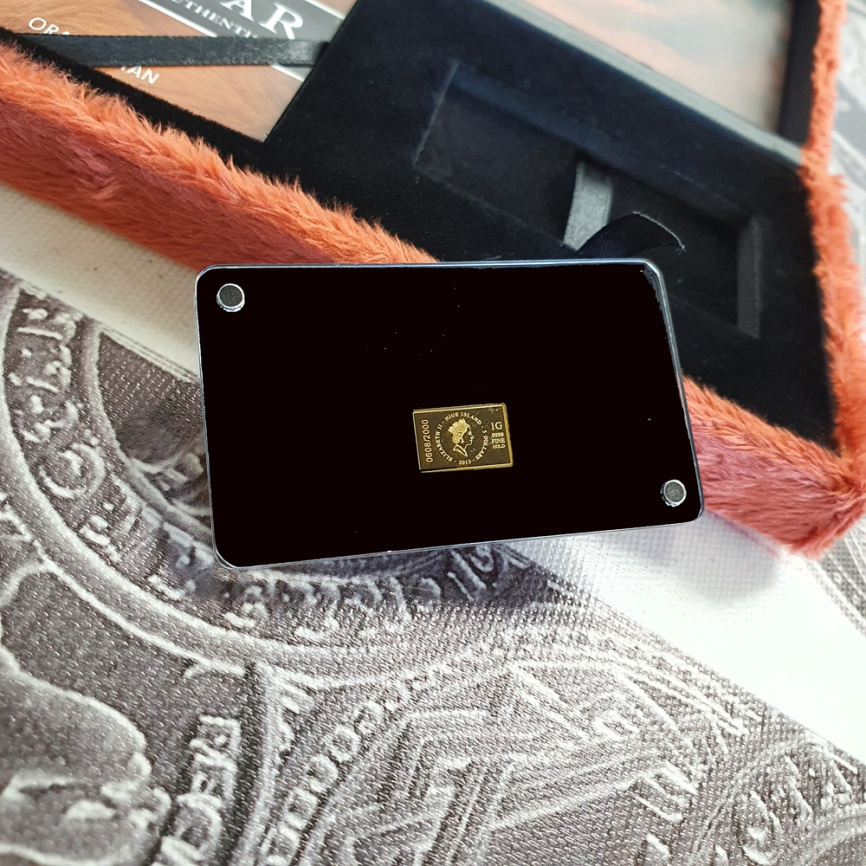 Золотая монета с бриллиантом "Детеныш орангутанг" - о.Ниуэ, 5 долларов, 2013 год фото 4