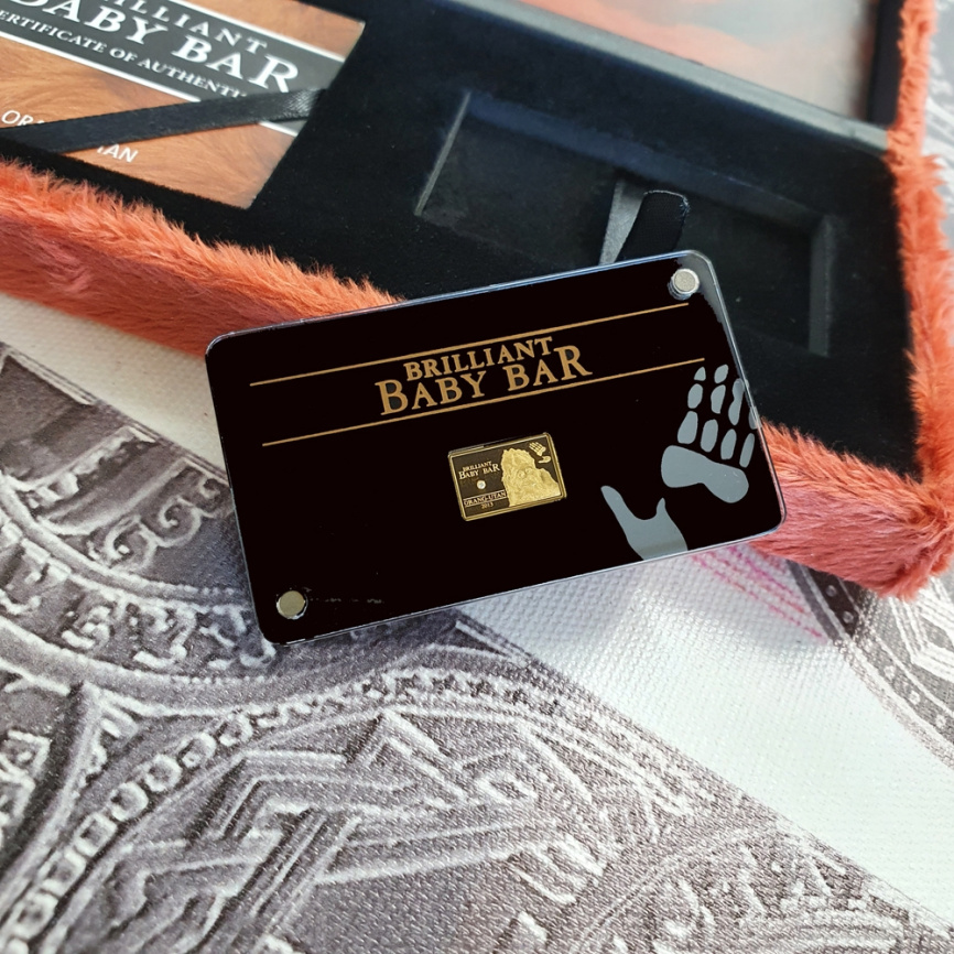 Золотая монета с бриллиантом "Детеныш орангутанг" - о.Ниуэ, 5 долларов, 2013 год фото 3