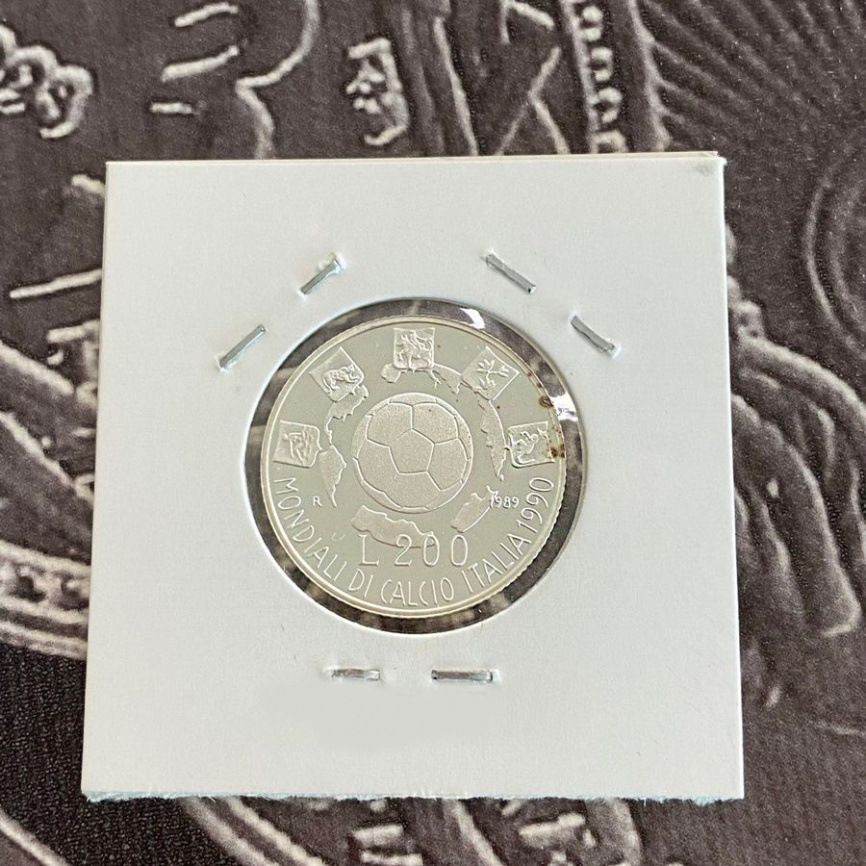 Италия 200 лир 1989 - ЧМ по футболу в Италии 1990 фото 3